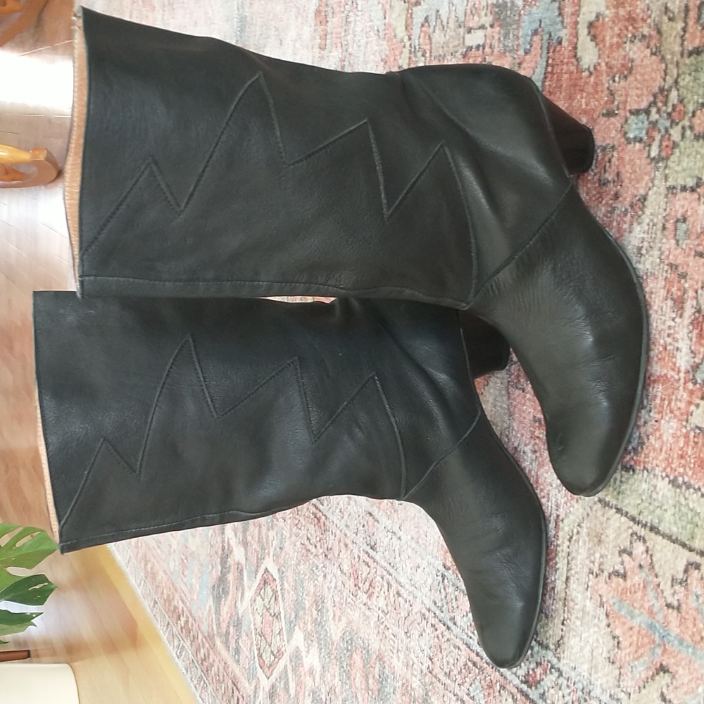 Black leather boots 80s inspired